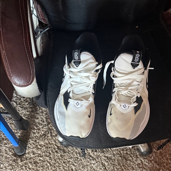 Nike Black and White Athletic Sneakers - Picture 3 of 8